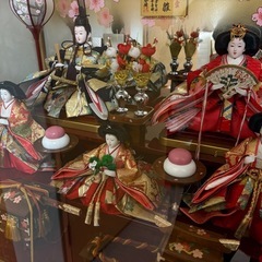 ひな人形　2段　ガラスケース入りの画像