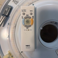 NEC製　2018年モデル。　リモコン付きリビング照明と電球の画像