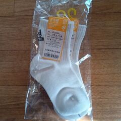 新品未開封 tutuanna キッズ靴下 白 16cm〜18cm 2足の画像