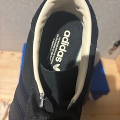 adidas スニーカー　24.5の画像