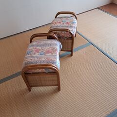 木製椅子2個の画像