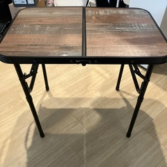 折りたたみテーブルの画像