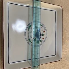 四角い大皿の画像