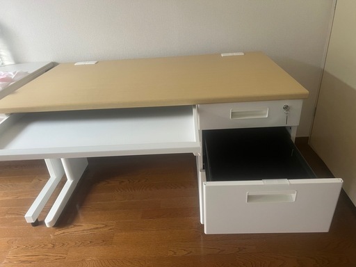 美品のオフィステーブル