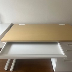 美品のオフィステーブルの画像