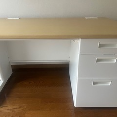 美品のオフィステーブルの画像