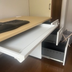 美品のオフィステーブルの画像