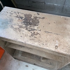 昔の古いレトロな下駄箱の画像