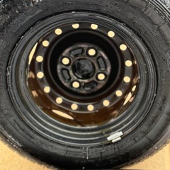 自動車タイヤの画像