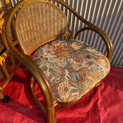 藤の収納と椅子の中古品の画像