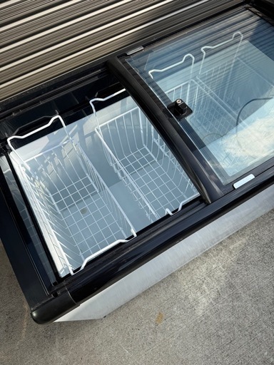 冷凍ショーケース TBSC-190F 曲面ガラス扉 190L 幅1105×奥行606×高さ842(mm)/業務用