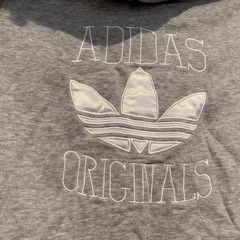 【not対面】adidas グレーパーカー　Sの画像
