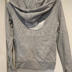 【not対面】adidas グレーパーカー　Sの画像