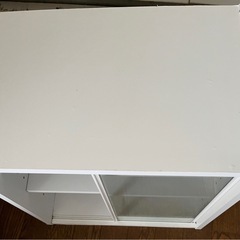 白い食器棚　飾り棚の画像