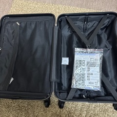 キャリーバッグ　サイズMの画像