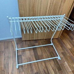 スラックスハンガーラックの画像