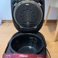 日立の赤い炊飯器の画像