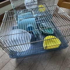 ハムスターケージ　2個　他小物類付きの画像