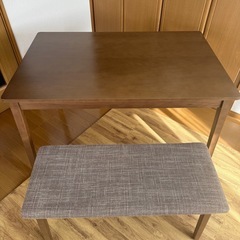 ニトリ　テーブルとベンチの画像