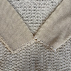 新品未使用品　黄色のニットの画像