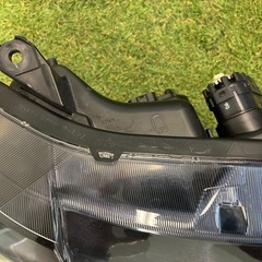 令和5年式　ダイハツ　タント　ファンクロス用右側ヘッドライトの画像