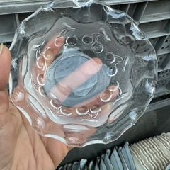 さくらんぼ 花弁模様の皿の画像