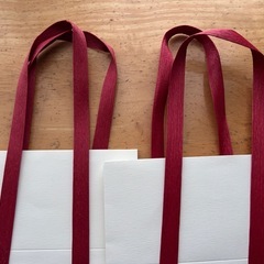 オフィシーヌユニヴェルセルビュリー　紙袋 4枚の画像