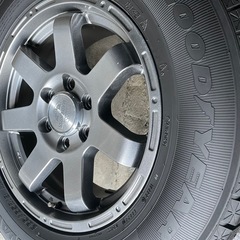 スタッドレスタイヤ ランクル250の画像