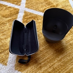 スマホタブレット置きとグラサンケースの画像