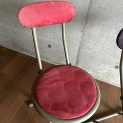 おしゃれな折り畳み椅子2脚の画像