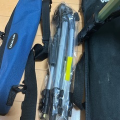 0円早い者勝ちカメラ3脚2本ケース付きの画像