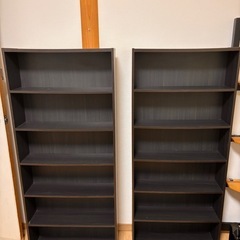 漫画が300冊ほど入る本棚✖️2の画像