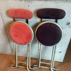 おしゃれな折り畳み椅子2脚の画像