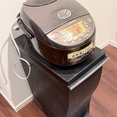 炊飯器（NWーVH10）とゴミ箱の画像