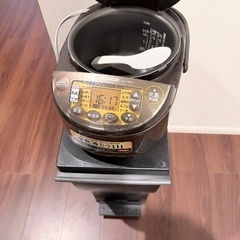 炊飯器（NWーVH10）とゴミ箱の画像