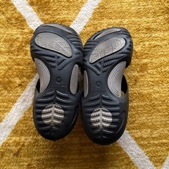 黒のサンダルの画像