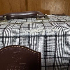 四つ足スーツケースの画像