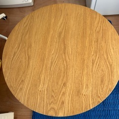 テーブル　使いやすい高さです　配達しますの画像