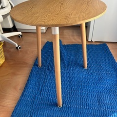 テーブル　使いやすい高さです　配達しますの画像