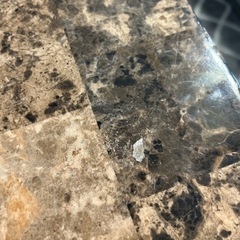 フェイクマーブル天板のダイニングテーブルの画像