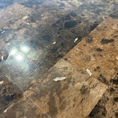 フェイクマーブル天板のダイニングテーブルの画像