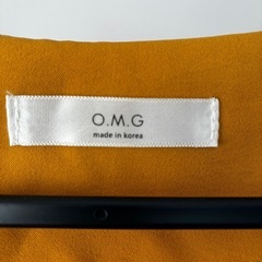 O.M.G フリル付きマスタードブラウス 五分の画像