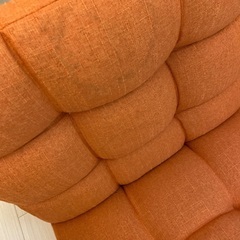 オレンジの座椅子の画像