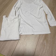 UNIQLOズボン140cm、キッズ長袖カットソー130㎝、HEATECH130cm x2枚の画像