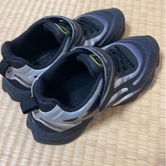 キッズシューズスニーカー黒21センチ男の子の画像