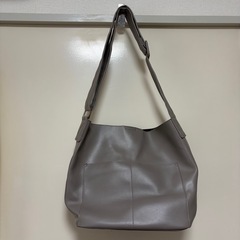 A4収納可能 ショルダーバッグ グレー レディース 斜めがけの画像