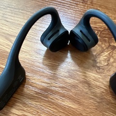aftershokz 骨伝導イヤホン ブラックの画像