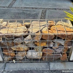 引取り専用ガビオン大×2個、石付き。蛇籠　ストーンボックの画像