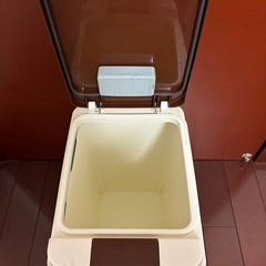 【差し上げます】おむつゴミ箱　プッシュタイプの画像