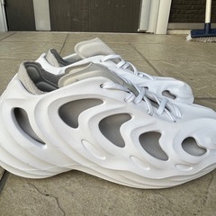 美品❗️adidas アディフォーム　人気 スニーカーの画像